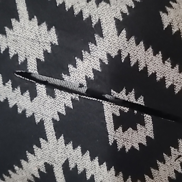 Cross Creek Southwestern Print Hooded Fringed Cape OS - Picture 4 of 9